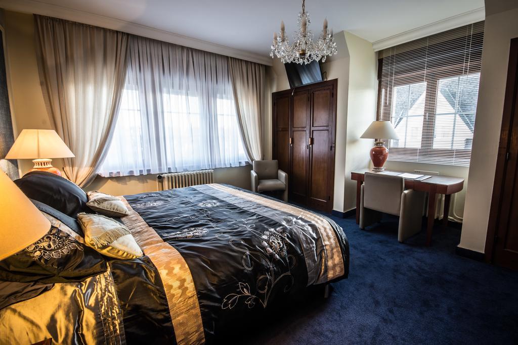 Villa Les Hirondelles De Haan Room photo